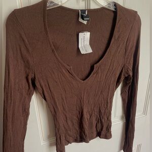 V-neck ribbed long sleeve NWT